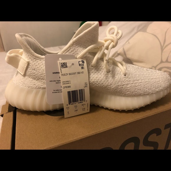 Brand new yeezy boost 350 NWT triple white - Picture 1 of 5